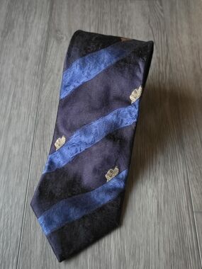 Museo Nacional del Prado Silk Necktie Navy Blue Diagonal Stripe Gold